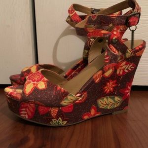 Floral pattern Wedges